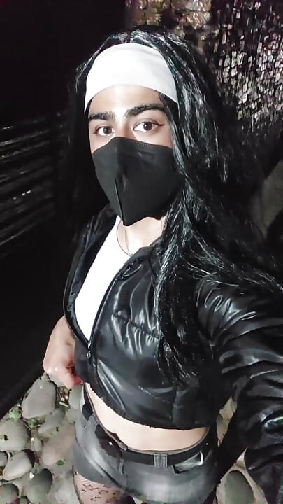 My first time wearing a skirt in public - Latin Crossdresser
