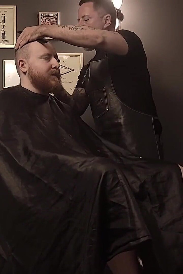 Dirty Barber Gives Bear More Than Just a Haircut!