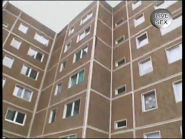 Asijská kočka si nechá vylízat a vyvrtat mokrou kundu