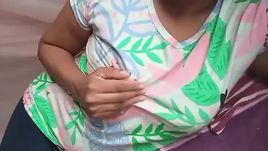Sri Lankan woman seduces her partner via video call until orgasm Just love with Big boobs and wet pussy