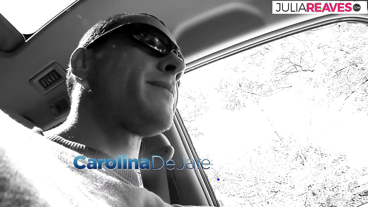 Rubia es follada en ambos agujeros después de ser tocada