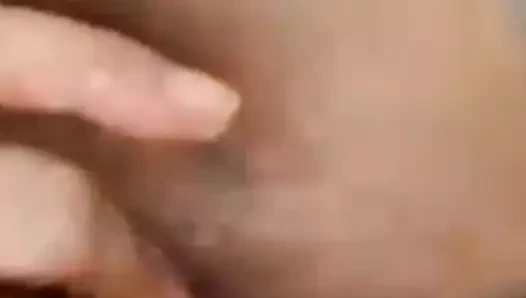 Трахаю себя на мою тугую киску