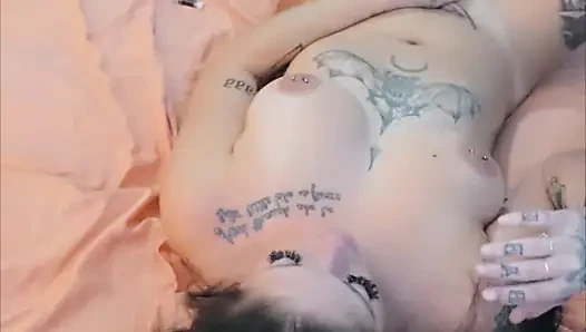 Blowjob terbaik milf bertato