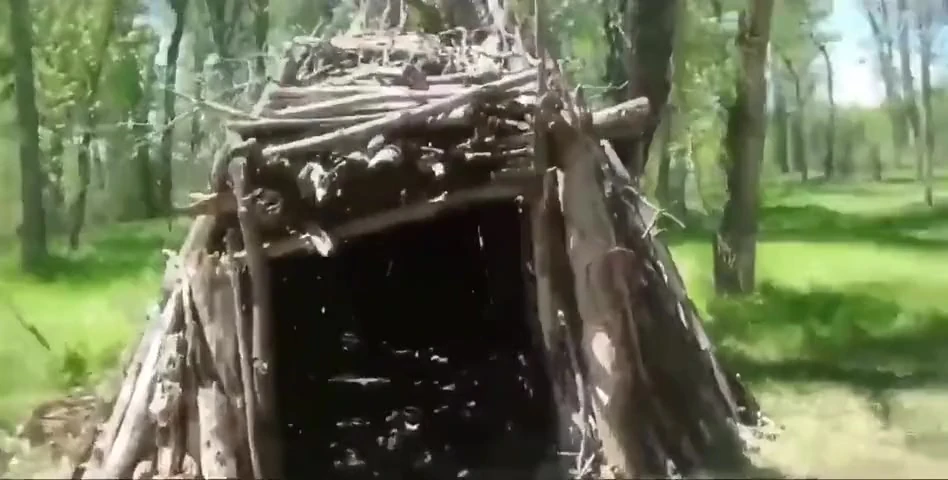 Teen Couple Has Outdoor Sex