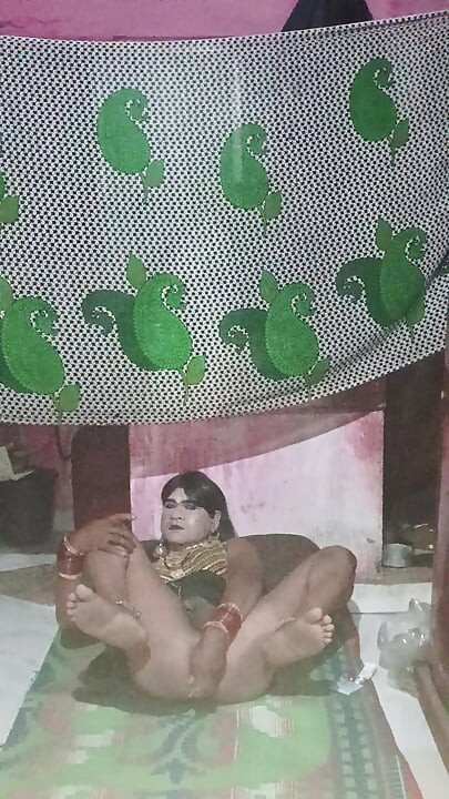 Madhuri Bhabhi crasdreshing aaj apni gand me bhaji dali