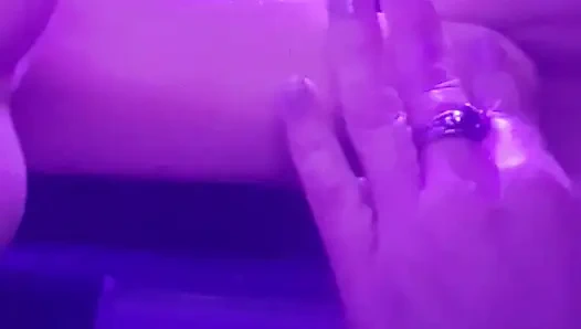 Büyük pembe dildo eğlencesi