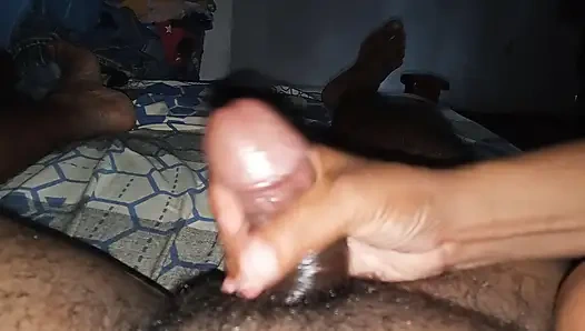 Desi-ehefrau eingeölt hardcore-handjob.