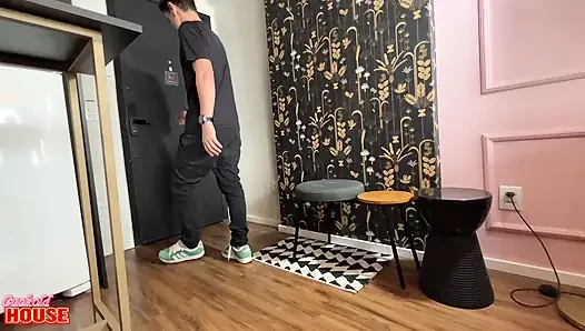 Verheiratete MILF in Einem Dreier Vor Den Augen Ihres Betrogenen Ehemanns