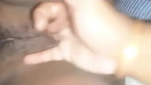 Lagi asik mainin memeknya