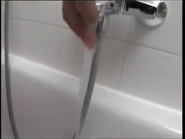 Hot teen babe sucks her boyfriends cock after shower