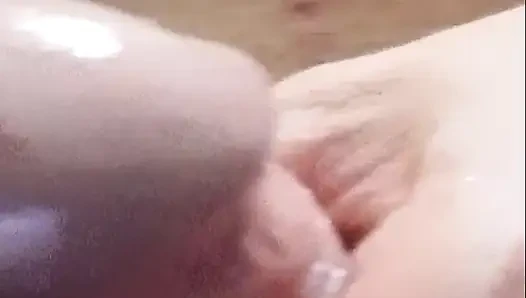Dilinize büyük miktarda precum