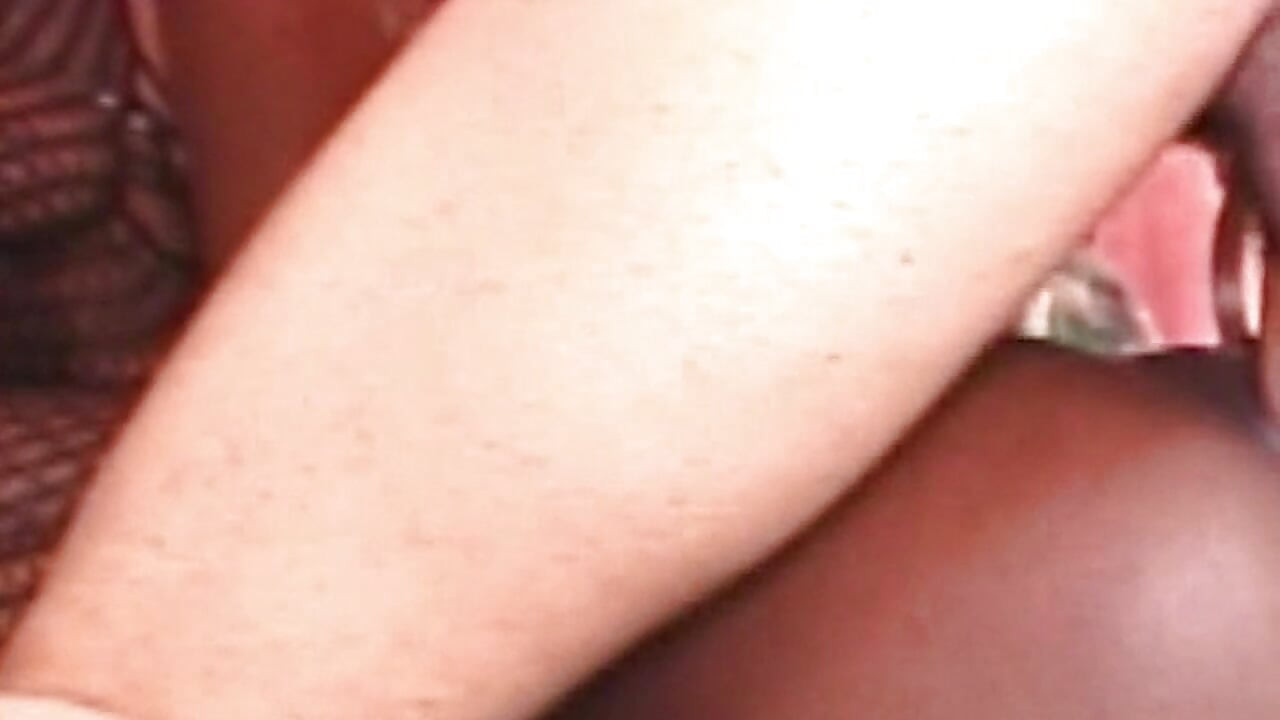Intime Fingerberührungen in Netzstrümpfen