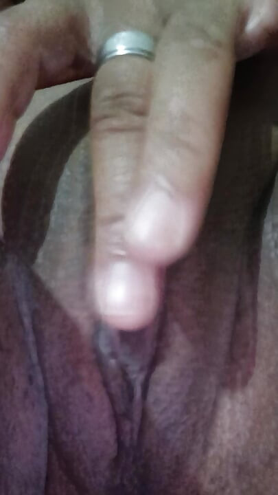 Dziewica masturbuje się