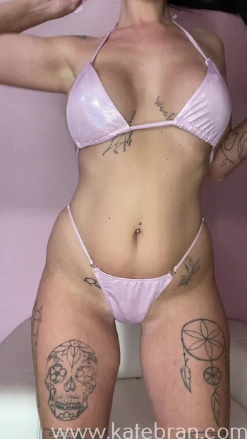 Boy better eat 'til I cum and yes, I squirt
