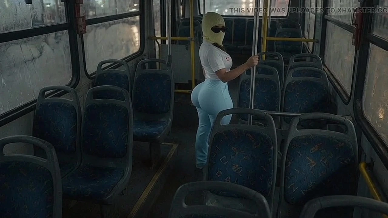 Petite Big Ass Girl Twerking in Light Blue Leggings on the Bus