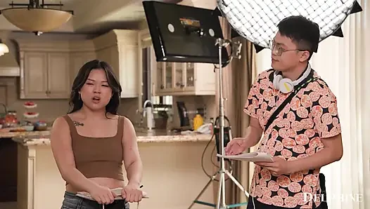 Behind the Scenes the Social Media Manager Arrives (ep2)