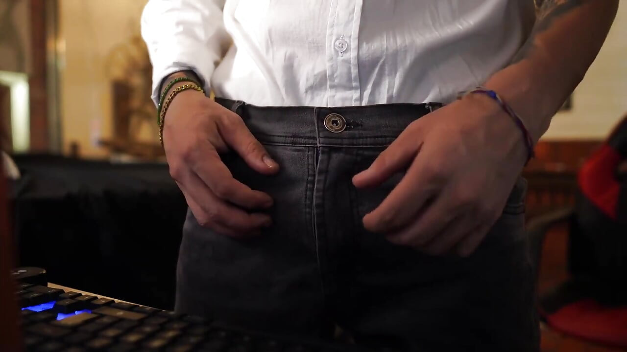 Masturbación masculina sola con la gran polla de tu padrastro, alpha boss parte 1
