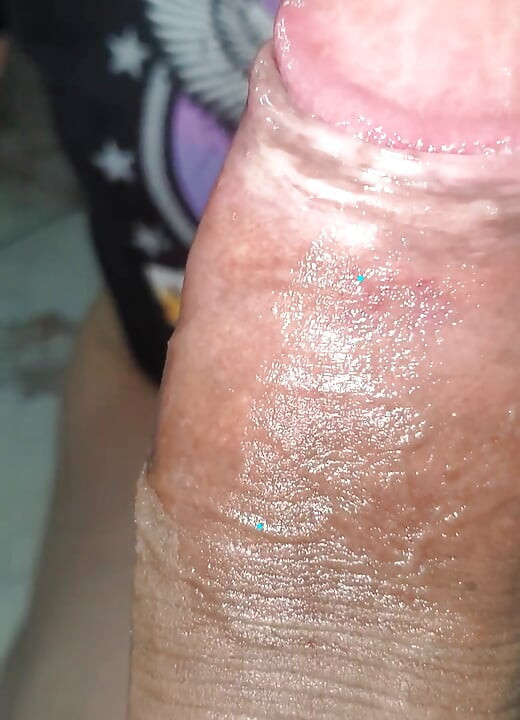 אני אוהבת למצוץ לו את הזין עד שכל הזרע יוצא!