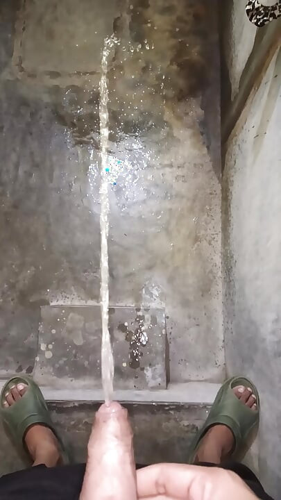 Piss and cumshot from girlfriend hand
