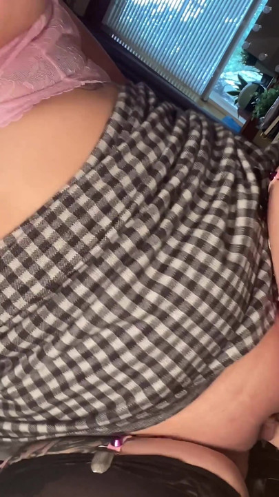 Naughty Squirting GF Can Do It Herself