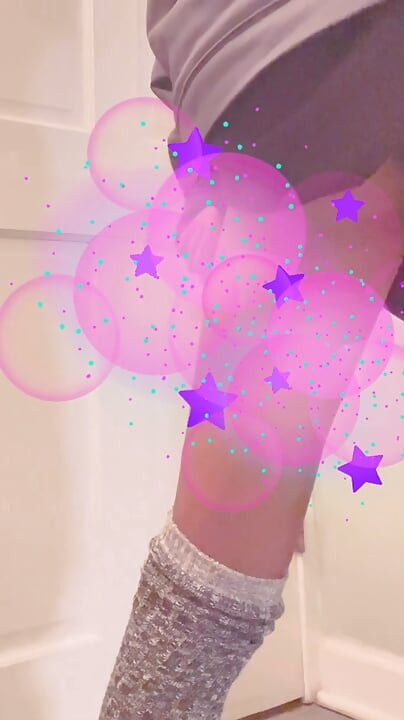 Cute Asian babe Twerking