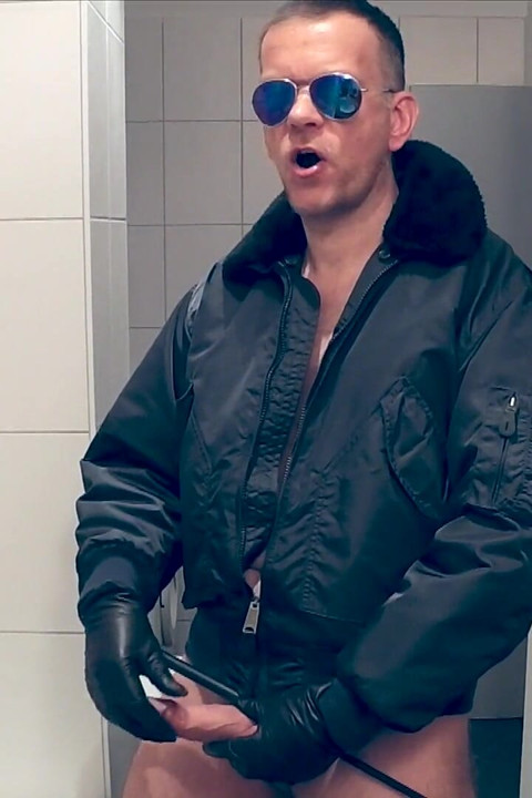 Policeman Xl Cum Shots 3 (deluxe Version)