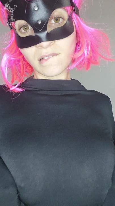 Rozkoszuj się moim pragnieniem maską koteczka i dużymi piersiami