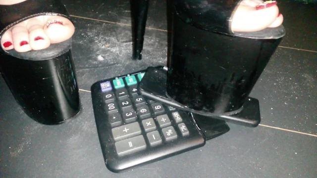 Lady L crush with extreme high heels calculator.