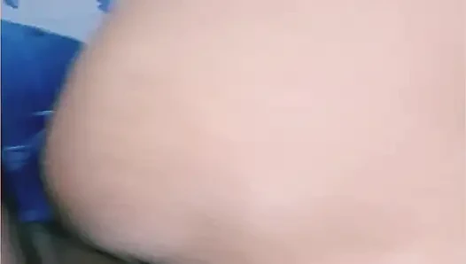 Komşus un aldatan karısı horney amcığı sert sikişiyor