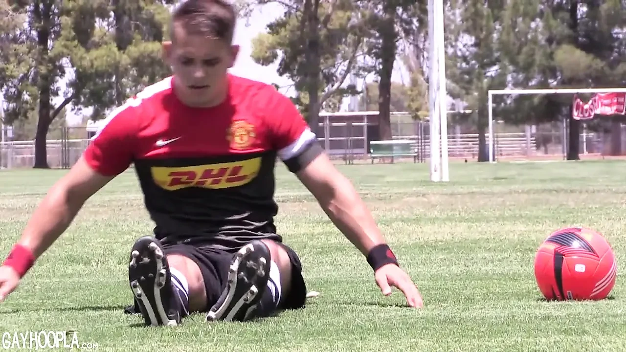 新しいサッカージョックフランクヨークは彼のコルクをポップ