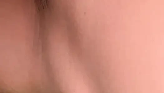 Tombul göğüslü doğal kız