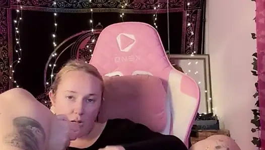 Используй огромный дилдо