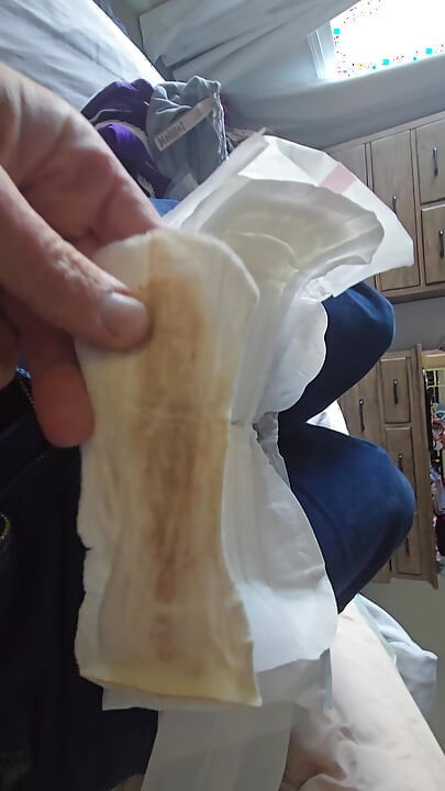 Pantyliner bau dan masturbasi maxi-pad semalaman