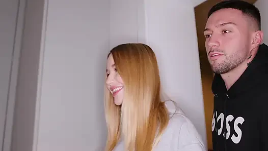 Melek sarışın Amalia Davis'in Kira Ödemesi Yok