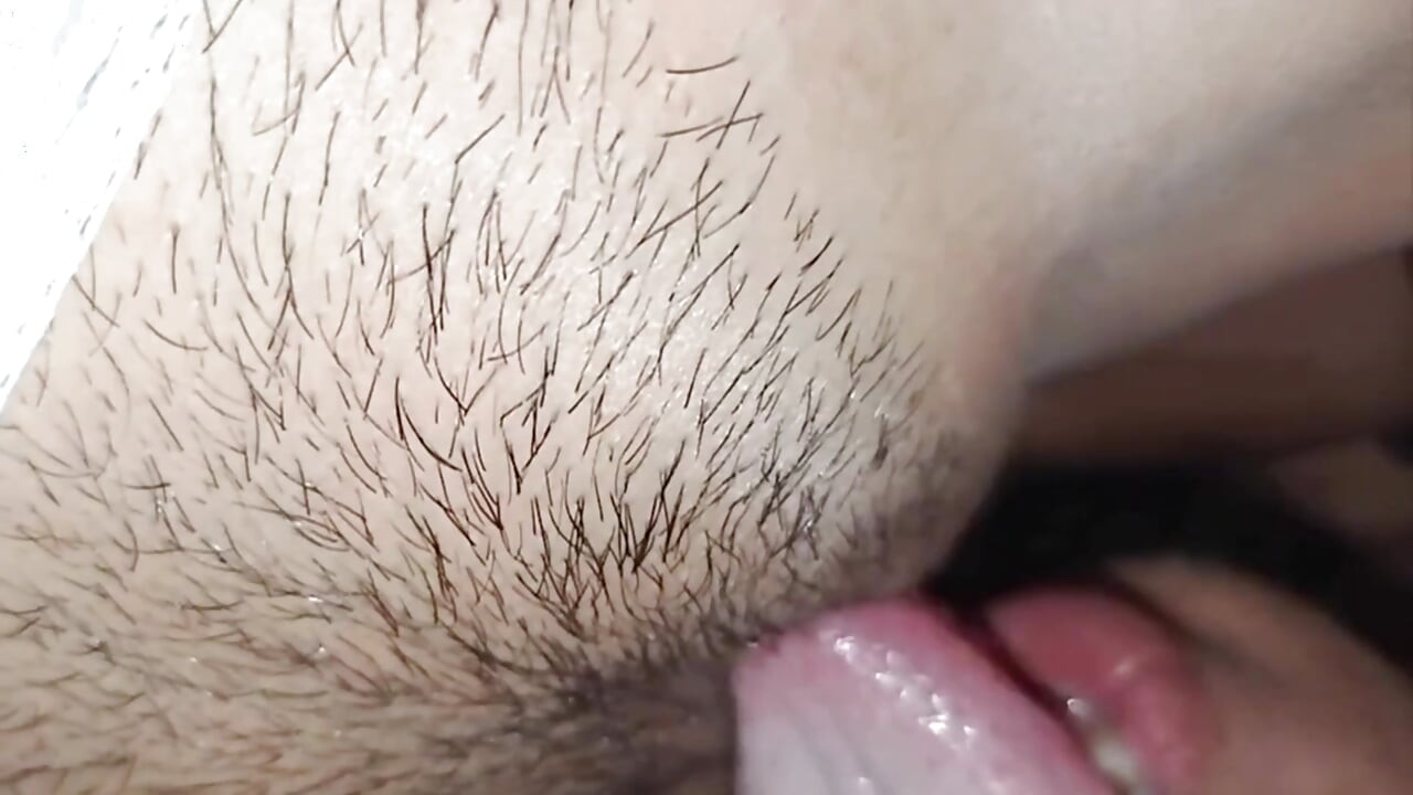 Thai girl Ninew gets her burned until her mouth is wet