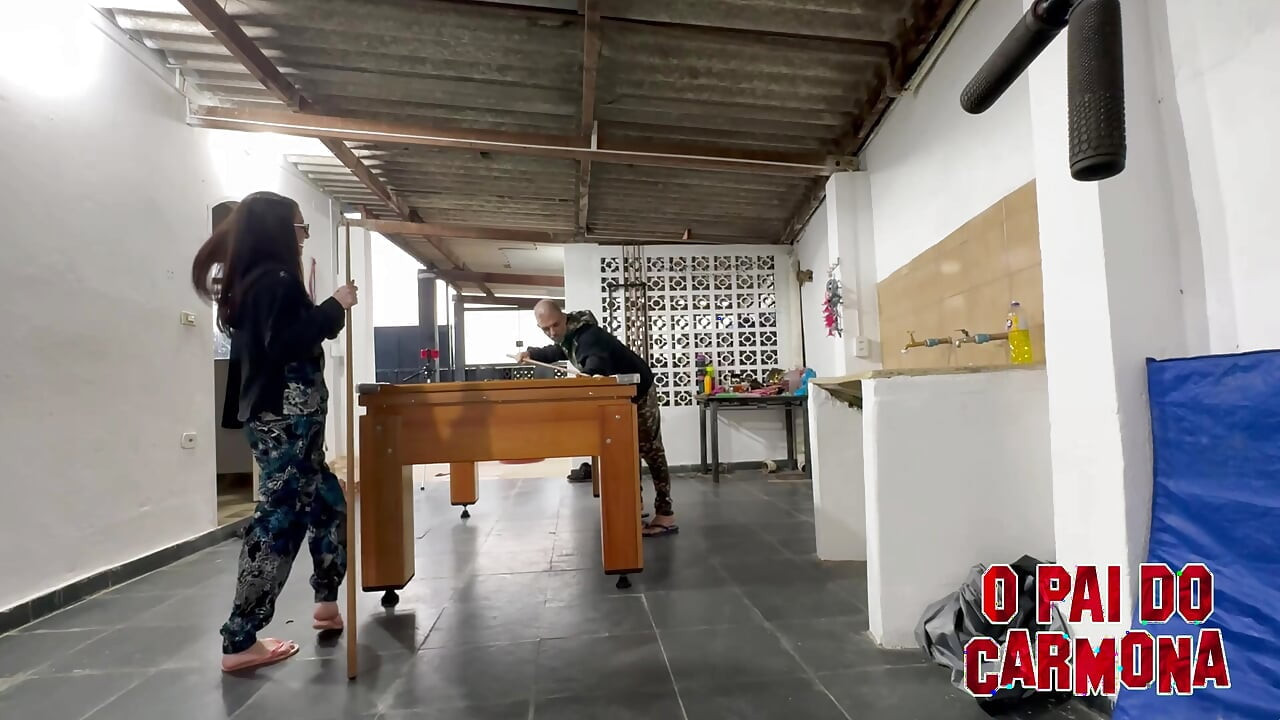 Biljart spelen en Bad Melli naakt laten
