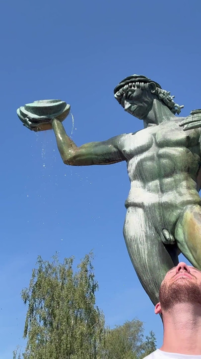 Roser Tiny Cock på ferie