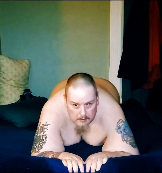 Showing off my superchubby body and ass