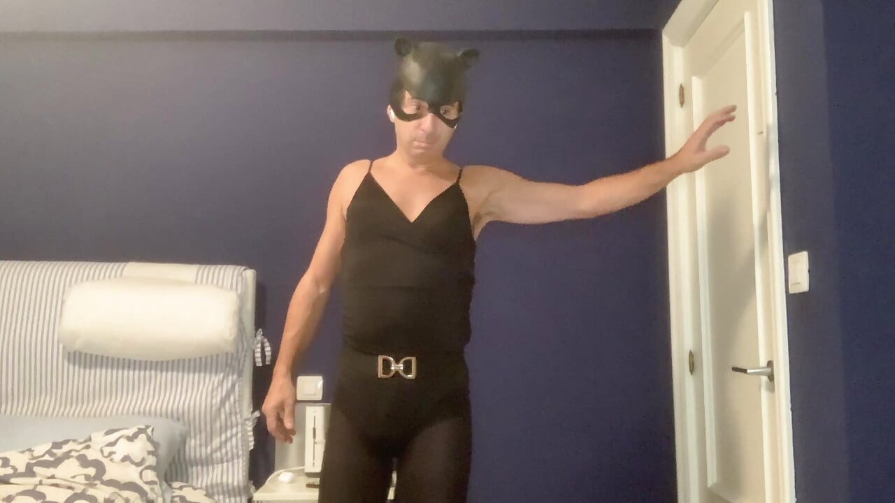 Sa smeđim štiklama moje žene, gležnjačama na štikle