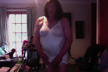 Wank in new girdle 2