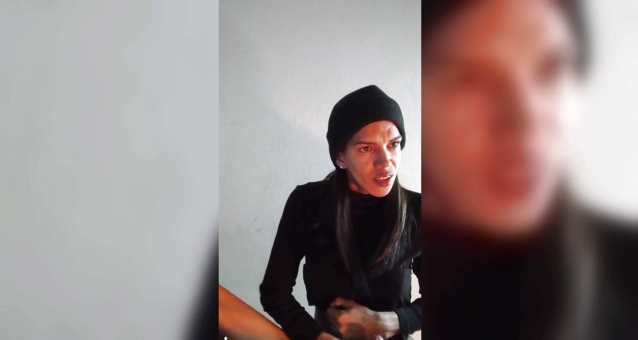 집에서 발을 자랑하며 많이 사정했어요