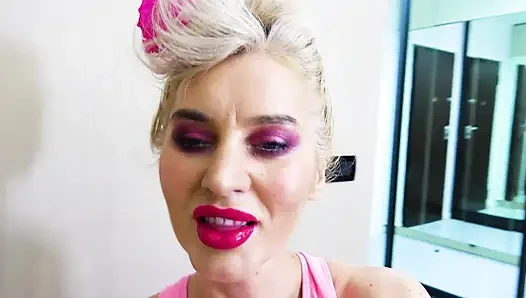 Barbie-lippenstift-küsse