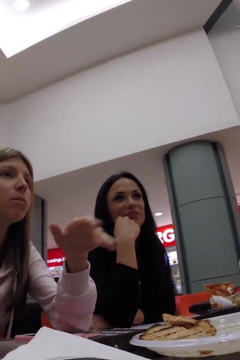 Gina Gerson, Dolly Diore ve Samanta çekimden önce sahne arkası