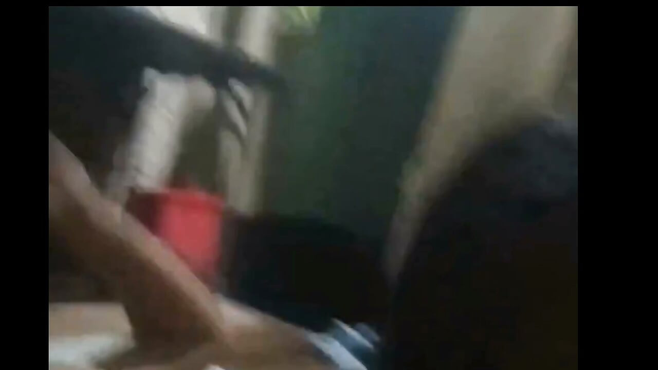 Moglie che provoca uno sconosciuto mentre fa sesso con il marito