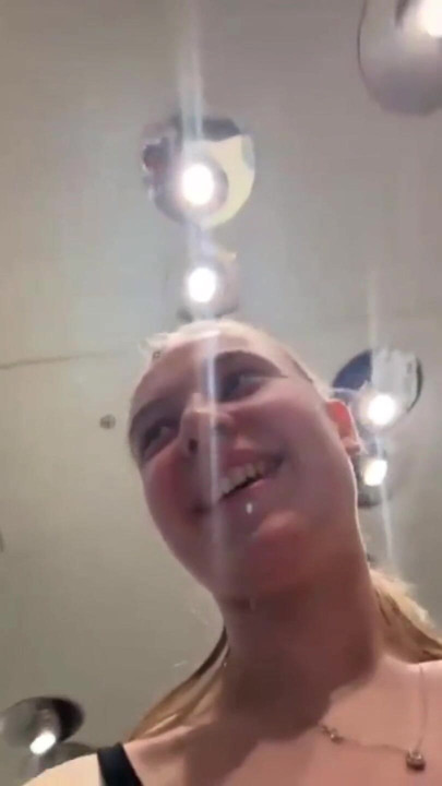 Jucielussie Hot playing in the fitting room | Clip 1