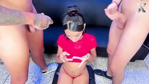 Глубокий рот, пожирающий голову