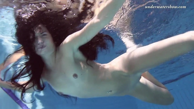 Zhanetta super sexy underwater slut