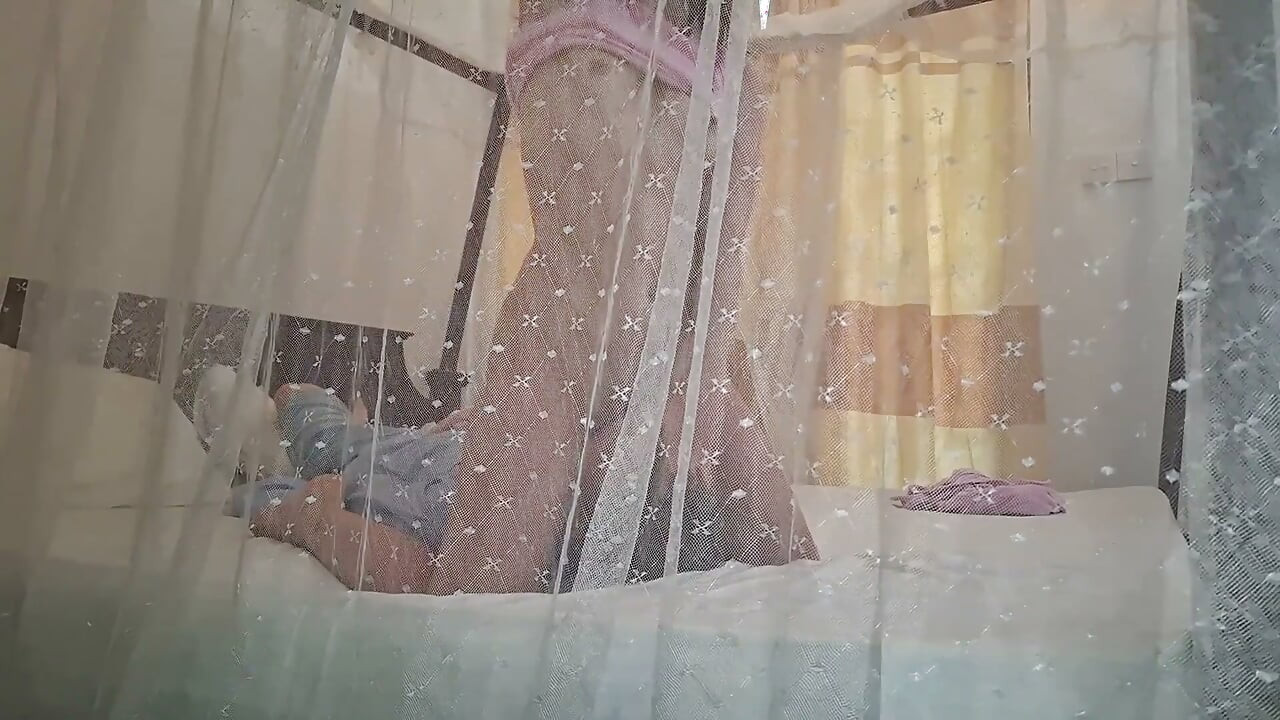 在泰國坐在遊客臉上並多次高潮