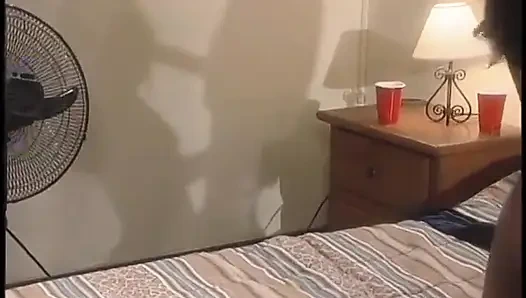 Pelacur latina berdaya mungil ngentot kontol besar