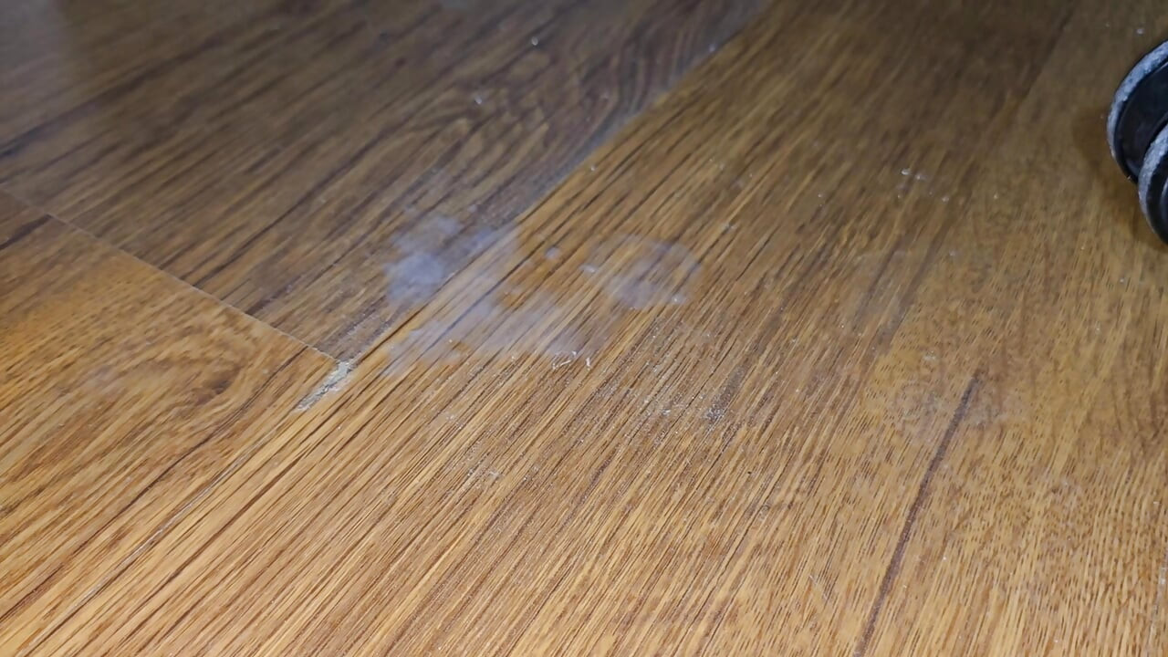 我在上班前喷了地板